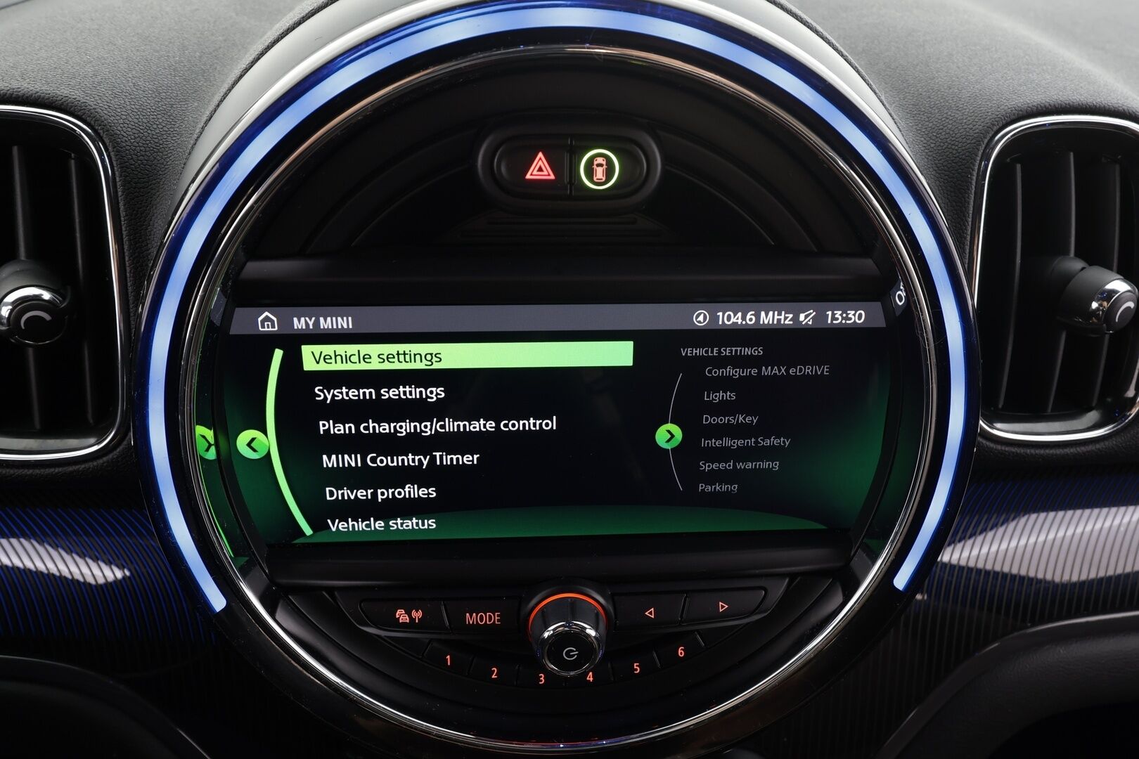 Mini Countryman 2019 Cooper SE ALL4 Maximise * ACC / LED / P.Kamera / Sportnahat / Navi / HUD / H&K / Keyless* - 2x Latauskaapelit / Kahdet renkaat / Merkkihuollettu - HULLUT JOULUT KORKOTARJOUS 2,49% 