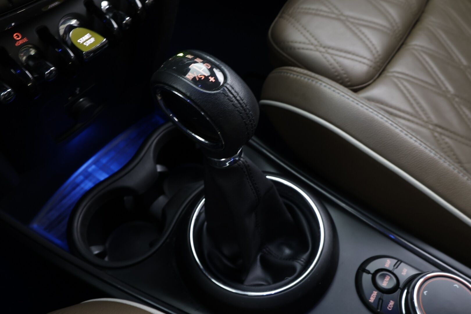 Mini Countryman 2019 Cooper SE ALL4 Maximise * ACC / LED / P.Kamera / Sportnahat / Navi / HUD / H&K / Keyless* - 2x Latauskaapelit / Kahdet renkaat / Merkkihuollettu - HULLUT JOULUT KORKOTARJOUS 2,49% 