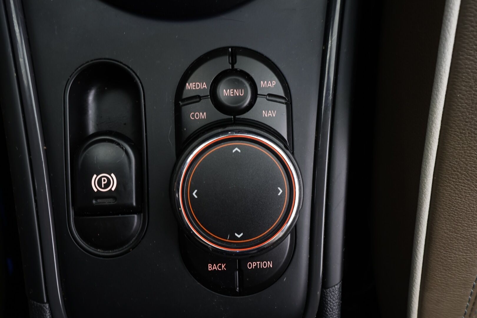 Mini Countryman 2019 Cooper SE ALL4 Maximise * ACC / LED / P.Kamera / Sportnahat / Navi / HUD / H&K / Keyless* - 2x Latauskaapelit / Kahdet renkaat / Merkkihuollettu - HULLUT JOULUT KORKOTARJOUS 2,49% 