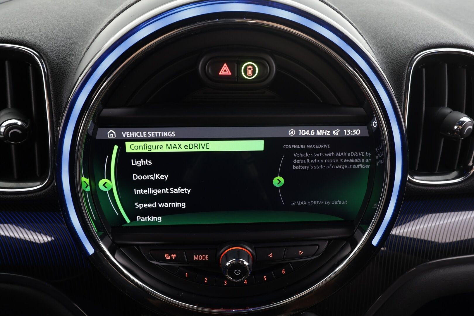 Mini Countryman 2019 Cooper SE ALL4 Maximise * ACC / LED / P.Kamera / Sportnahat / Navi / HUD / H&K / Keyless* - 2x Latauskaapelit / Kahdet renkaat / Merkkihuollettu - HULLUT JOULUT KORKOTARJOUS 2,49% 