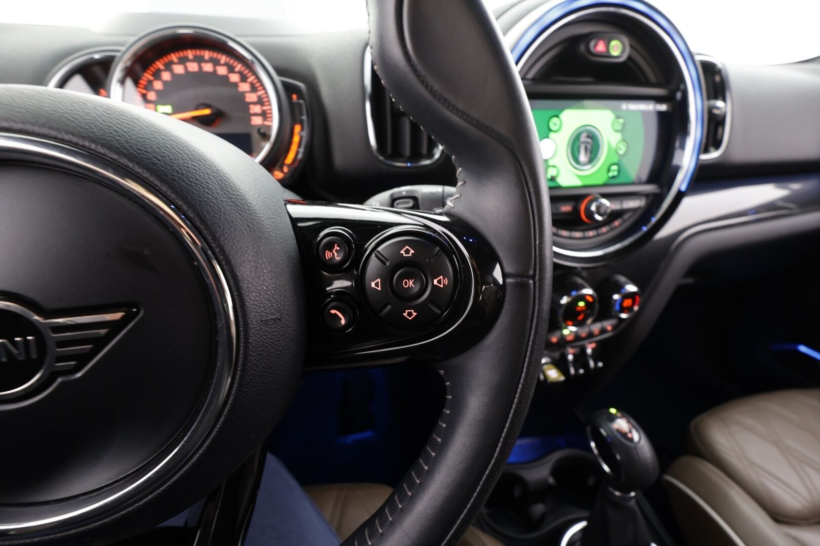 Mini Countryman 2019 Cooper SE ALL4 Maximise * ACC / LED / P.Kamera / Sportnahat / Navi / HUD / H&K / Keyless* - 2x Latauskaapelit / Kahdet renkaat / Merkkihuollettu - HULLUT JOULUT KORKOTARJOUS 2,49% 