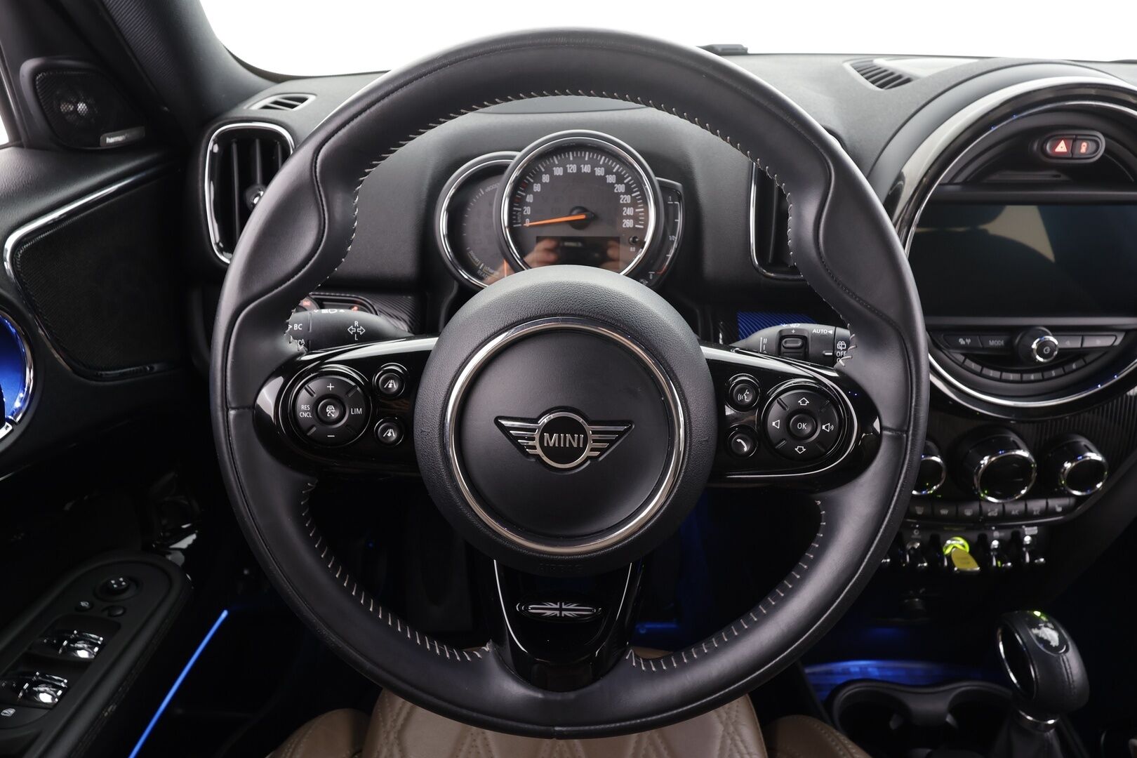 Mini Countryman 2019 Cooper SE ALL4 Maximise * ACC / LED / P.Kamera / Sportnahat / Navi / HUD / H&K / Keyless* - 2x Latauskaapelit / Kahdet renkaat / Merkkihuollettu - HULLUT JOULUT KORKOTARJOUS 2,49% 