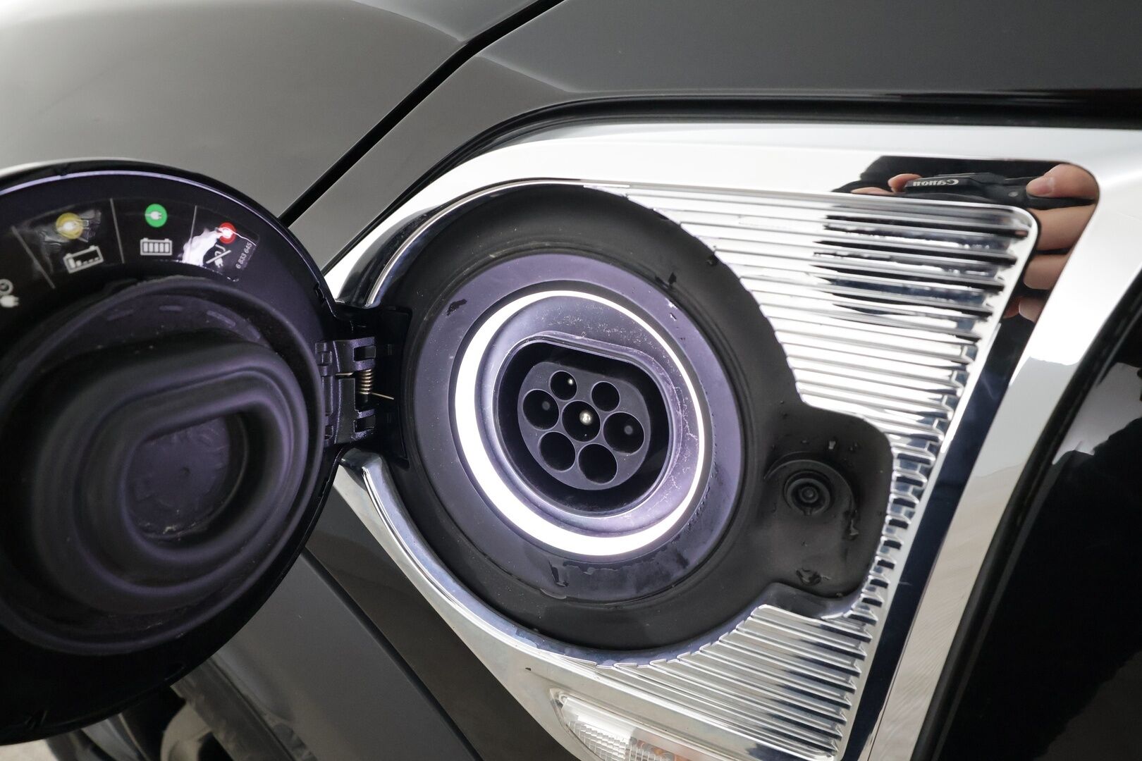 Mini Countryman 2019 Cooper SE ALL4 Maximise * ACC / LED / P.Kamera / Sportnahat / Navi / HUD / H&K / Keyless* - 2x Latauskaapelit / Kahdet renkaat / Merkkihuollettu - HULLUT JOULUT KORKOTARJOUS 2,49% 