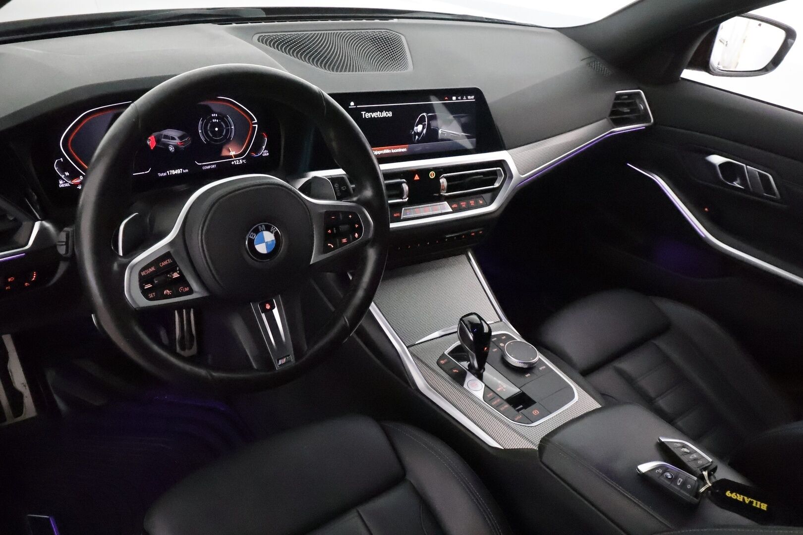 BMW 320 2022 G21 Touring 320d A xDrive Business M Sport MHEV *ACC / Hifi / Comfort Access / Adapt.LED / P.tutkat / Sporttinahat* - Suomi-auto / Kahdet renkaat aluvanteilla / Harvinainen yksilö - HULLU BLACKWEEK KORKOTARJOUS 2,49%