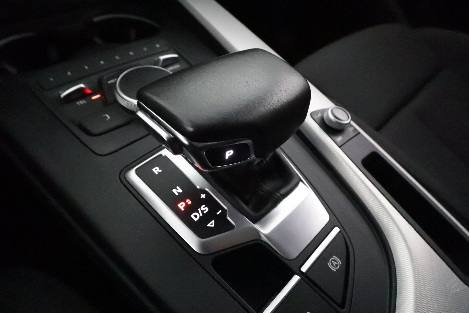 Audi A4 2018 Avant Business 2,0 TDI 140 kW quattro S tronic * Webasto / Adapt.Vakkari / Koukku / Sporttipenkit / LED / Peruutustutkat - Kahdet renkaat aluvanteilla / Jakopää hiljattain tehty / Huippusiisti! - HULLU BLACKWEEK KORKOTARJOUS 2,49%