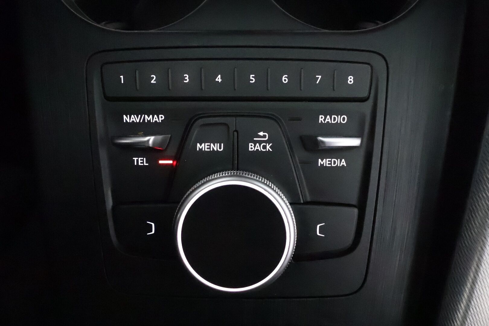 Audi A4 2018 Avant Business 2,0 TDI 140 kW quattro S tronic * Webasto / Adapt.Vakkari / Koukku / Sporttipenkit / LED / Peruutustutkat - Kahdet renkaat aluvanteilla / 2x Renkaat aluvantein / Tulossa Tampereelle!