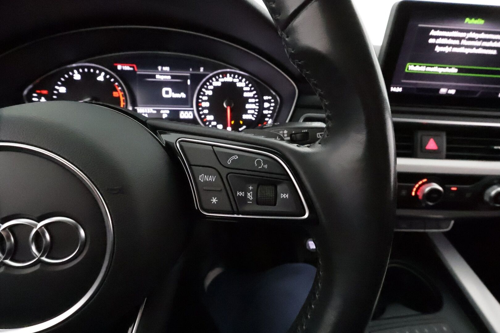 Audi A4 2018 Avant Business 2,0 TDI 140 kW quattro S tronic * Webasto / Adapt.Vakkari / Koukku / Sporttipenkit / LED / Peruutustutkat - Kahdet renkaat aluvanteilla / 2x Renkaat aluvantein / Tulossa Tampereelle!