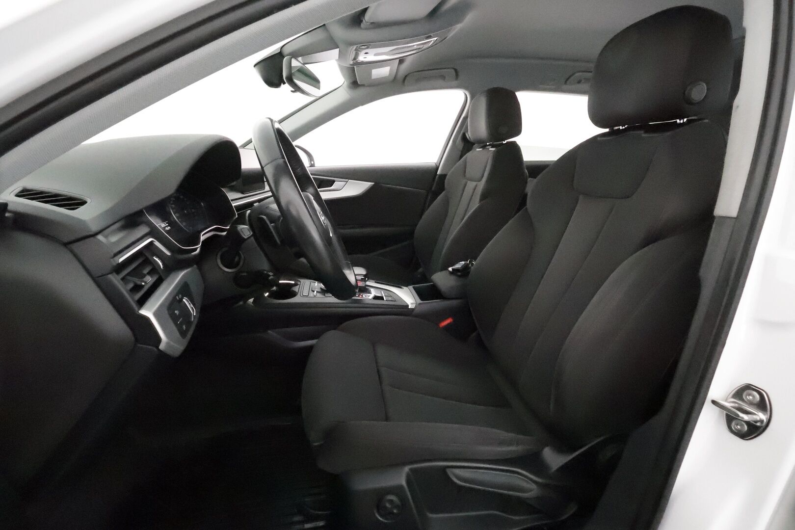 Audi A4 2018 Avant Business 2,0 TDI 140 kW quattro S tronic * Webasto / Adapt.Vakkari / Koukku / Sporttipenkit / LED / Peruutustutkat - Kahdet renkaat aluvanteilla / Jakopää hiljattain tehty / Huippusiisti! - HULLU BLACKWEEK KORKOTARJOUS 2,49%