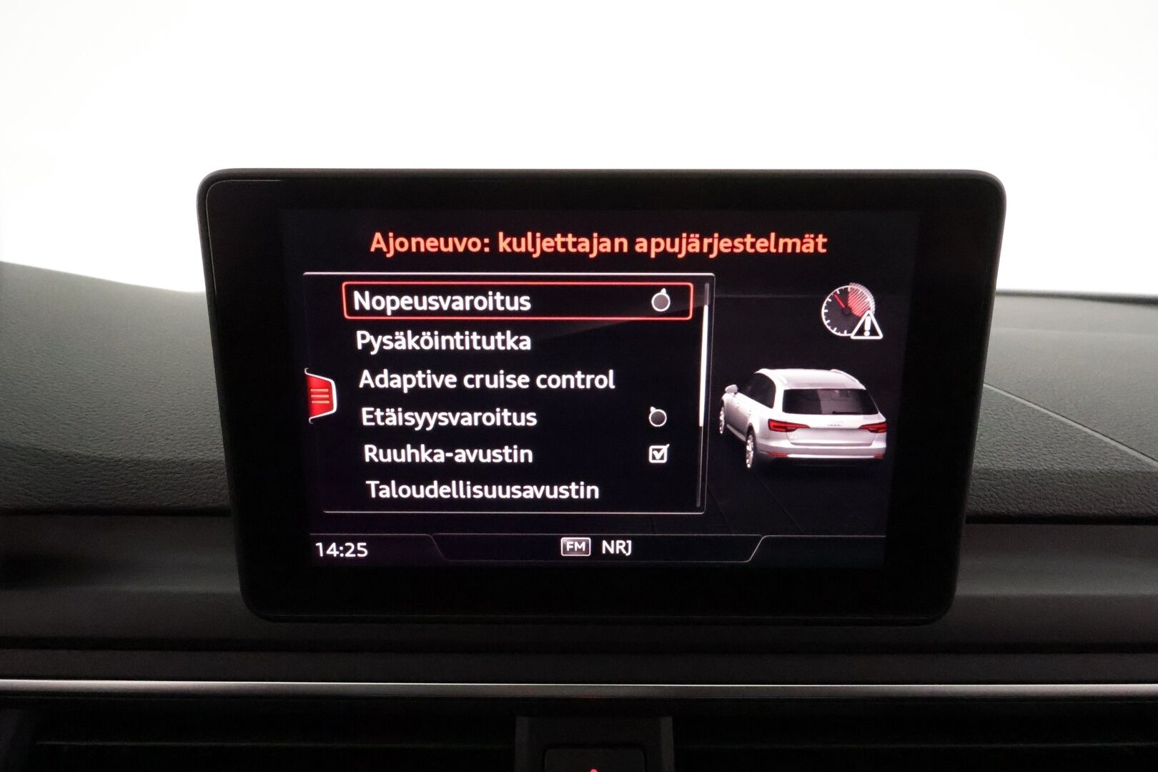 Audi A4 2018 Avant Business 2,0 TDI 140 kW quattro S tronic * Webasto / Adapt.Vakkari / Koukku / Sporttipenkit / LED / Peruutustutkat - Kahdet renkaat aluvanteilla / Jakopää hiljattain tehty / Huippusiisti! - HULLU BLACKWEEK KORKOTARJOUS 2,49%