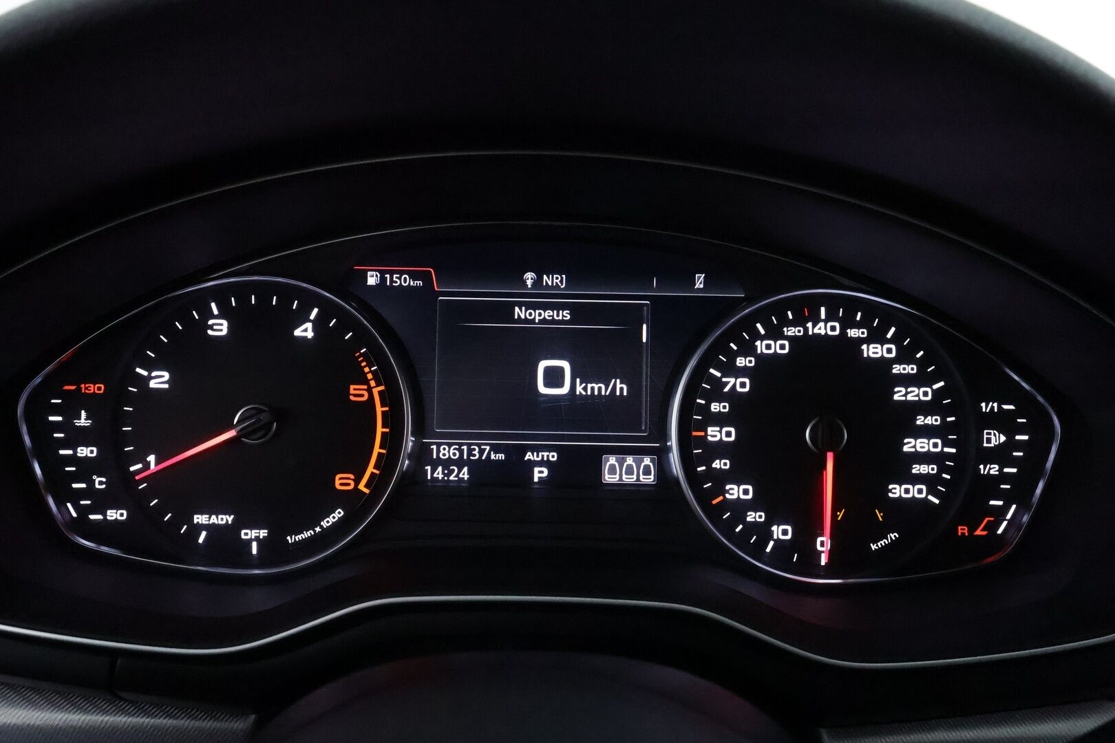 Audi A4 2018 Avant Business 2,0 TDI 140 kW quattro S tronic * Webasto / Adapt.Vakkari / Koukku / Sporttipenkit / LED / Peruutustutkat - Kahdet renkaat aluvanteilla / Jakopää hiljattain tehty / Huippusiisti! - HULLU BLACKWEEK KORKOTARJOUS 2,49%