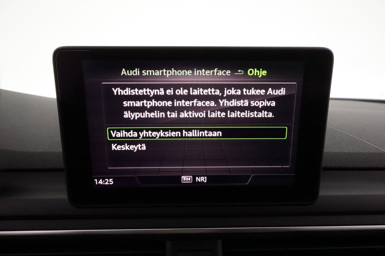Audi A4 2018 Avant Business 2,0 TDI 140 kW quattro S tronic * Webasto / Adapt.Vakkari / Koukku / Sporttipenkit / LED / Peruutustutkat - Kahdet renkaat aluvanteilla / 2x Renkaat aluvantein / Tulossa Tampereelle!