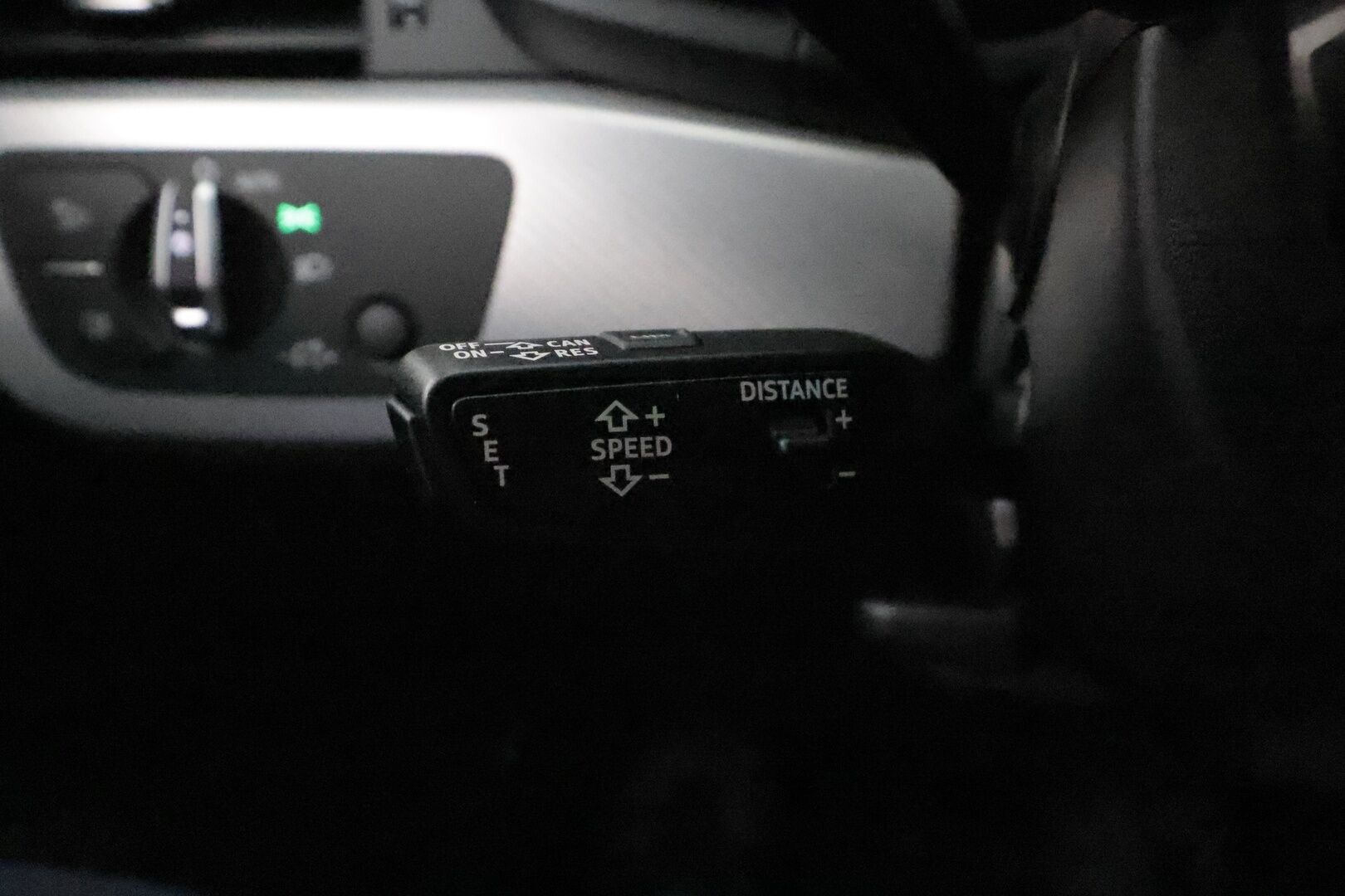 Audi A4 2018 Avant Business 2,0 TDI 140 kW quattro S tronic * Webasto / Adapt.Vakkari / Koukku / Sporttipenkit / LED / Peruutustutkat - Kahdet renkaat aluvanteilla / 2x Renkaat aluvantein / Tulossa Tampereelle!