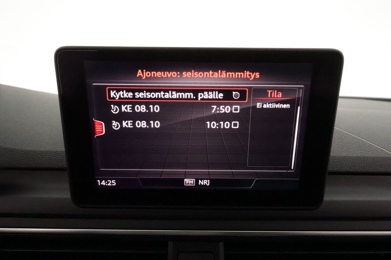 Audi A4 2018 Avant Business 2,0 TDI 140 kW quattro S tronic * Webasto / Adapt.Vakkari / Koukku / Sporttipenkit / LED / Peruutustutkat - Kahdet renkaat aluvanteilla / 2x Renkaat aluvantein / Tulossa Tampereelle!