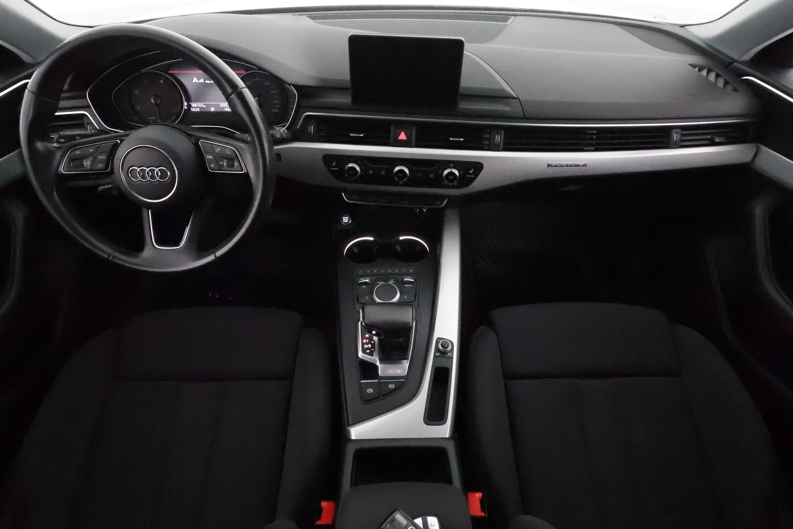 Audi A4 2018 Avant Business 2,0 TDI 140 kW quattro S tronic * Webasto / Adapt.Vakkari / Koukku / Sporttipenkit / LED / Peruutustutkat - Kahdet renkaat aluvanteilla / Jakopää hiljattain tehty / Huippusiisti! - HULLU BLACKWEEK KORKOTARJOUS 2,49%
