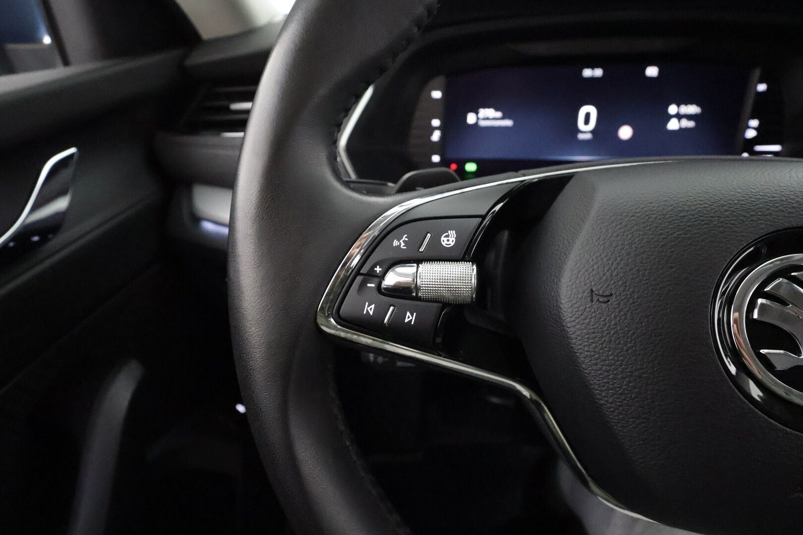 Skoda Octavia 2021 Combi 2.0 TDI 150 4x4 Style DSG * ACC / P.kamera / Matrix LED / Koukku / Webasto / Keyless / Navi * - 1.Om Suomi-auto / Kahdet renkaat aluvanteilla 