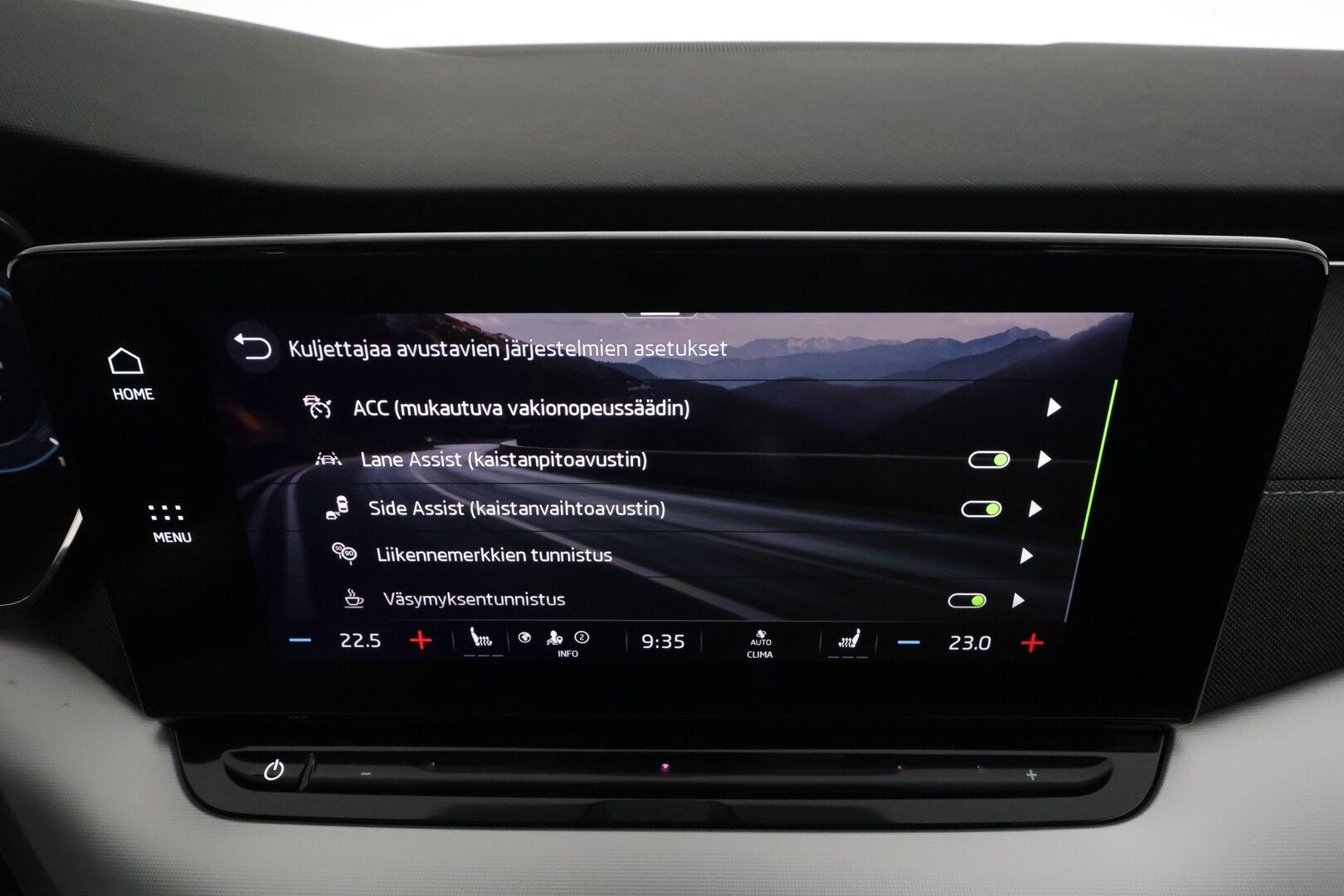 Skoda Octavia 2021 Combi 2.0 TDI 150 4x4 Style DSG * ACC / P.kamera / Matrix LED / Koukku / Webasto / Keyless / Navi * - 1.Om Suomi-auto / Kahdet renkaat aluvanteilla 