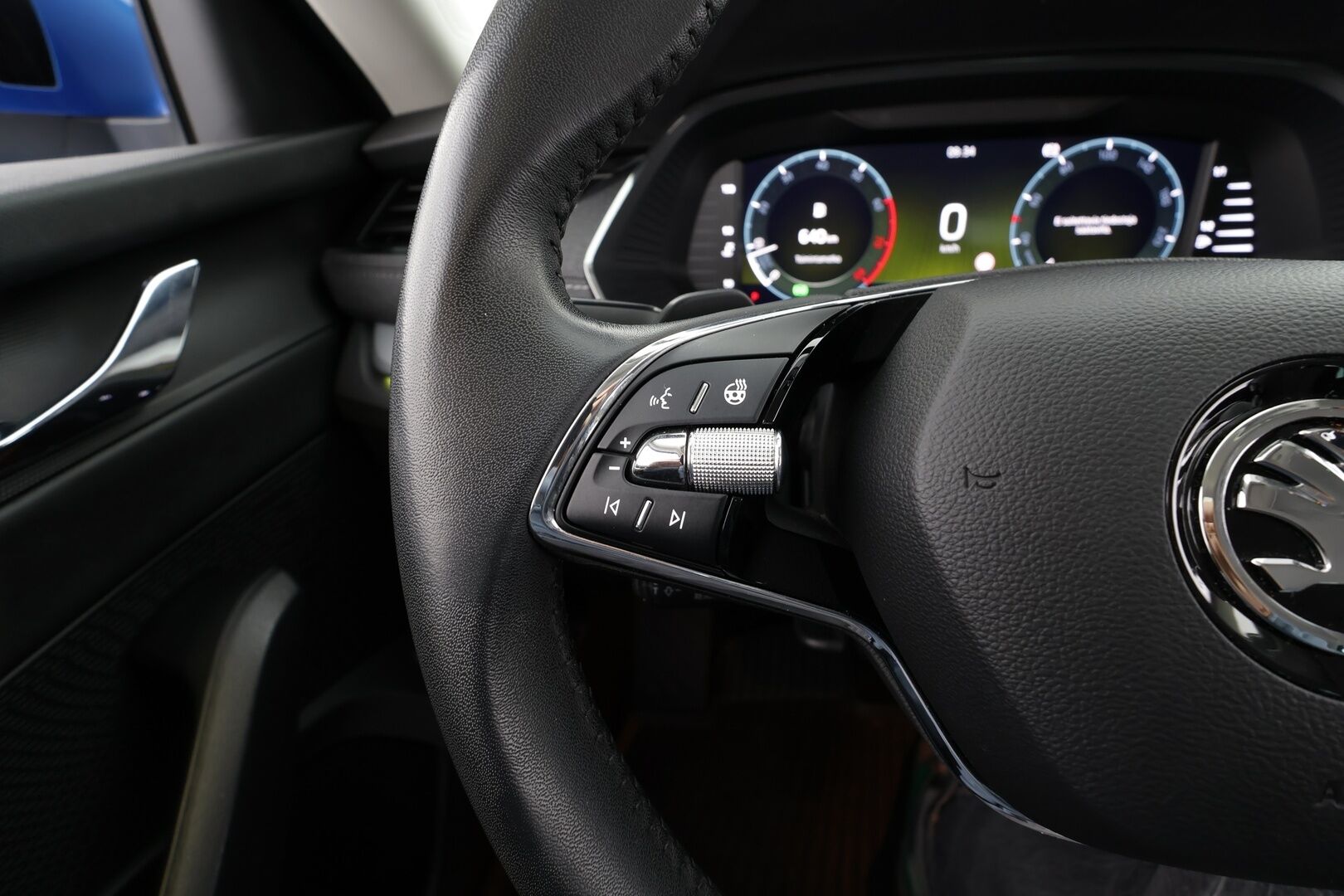 Skoda Octavia 2022 1.5 TSI Style eTEC DSG * ACC / P.kamera / Matrix LED / Webasto / Navi / Hierovat penkit / KeylessGo / Sähköluukku / Digimittaristo * - 1.Om Suomi-auto / Kahdet renkaat aluvanteilla / Merkkihuollettu - HULLU BLACKWEEK KORKOTARJOUS 2,49%