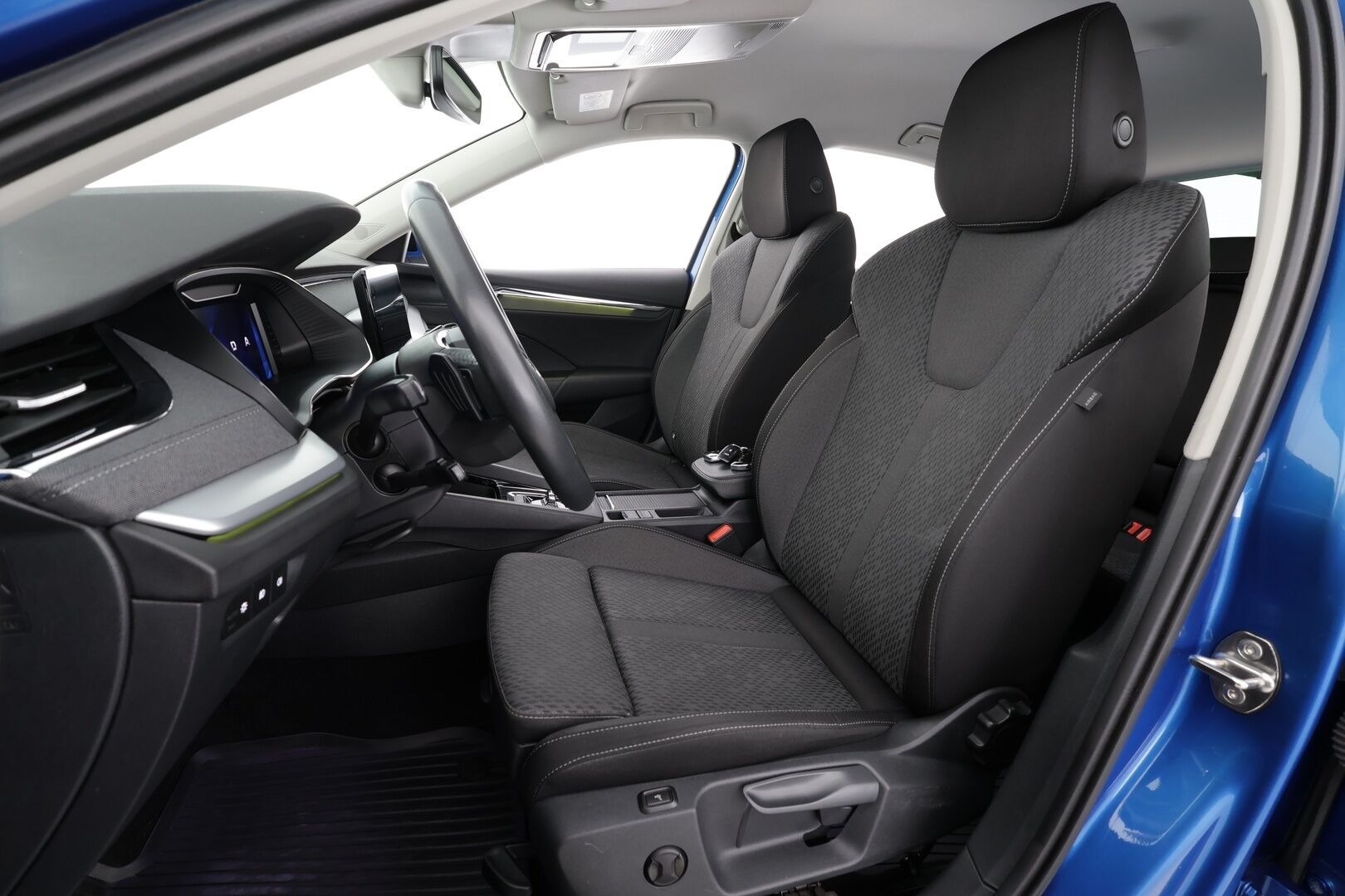 Skoda Octavia 2022 1.5 TSI Style eTEC DSG * ACC / P.kamera / Matrix LED / Webasto / Navi / Hierovat penkit / KeylessGo / Sähköluukku / Digimittaristo * - 1.Om Suomi-auto / Kahdet renkaat aluvanteilla / Merkkihuollettu