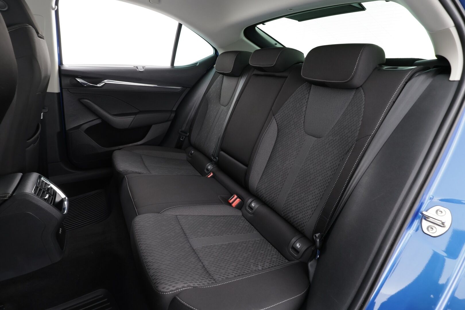 Skoda Octavia 2022 1.5 TSI Style eTEC DSG * ACC / P.kamera / Matrix LED / Webasto / Navi / Hierovat penkit / KeylessGo / Sähköluukku / Digimittaristo * - 1.Om Suomi-auto / Kahdet renkaat aluvanteilla / Merkkihuollettu