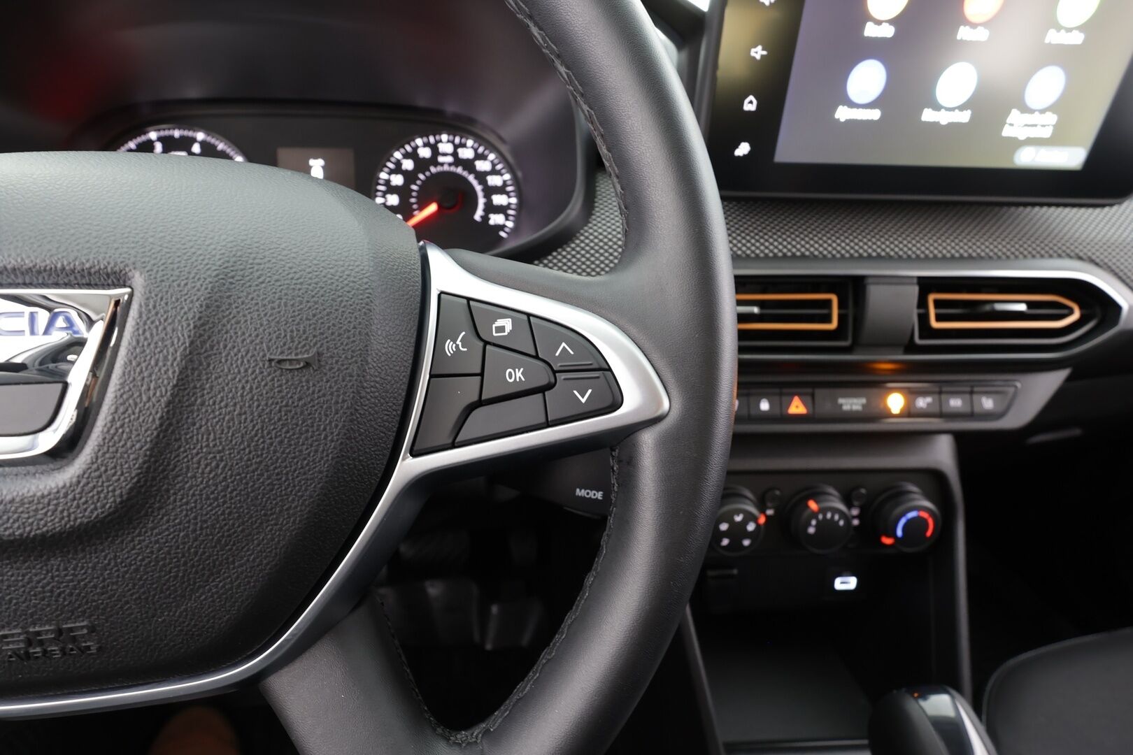 Dacia Sandero 2021 Stepway TCe 90 aut Comfort - | LED | Vakkari | Apple & Android | Bluetooth | Navi | Lohko+sisälämmitin | Peruutustutka | Hätäjarrutusavustin | 2x renkaat | Suomiauto | 