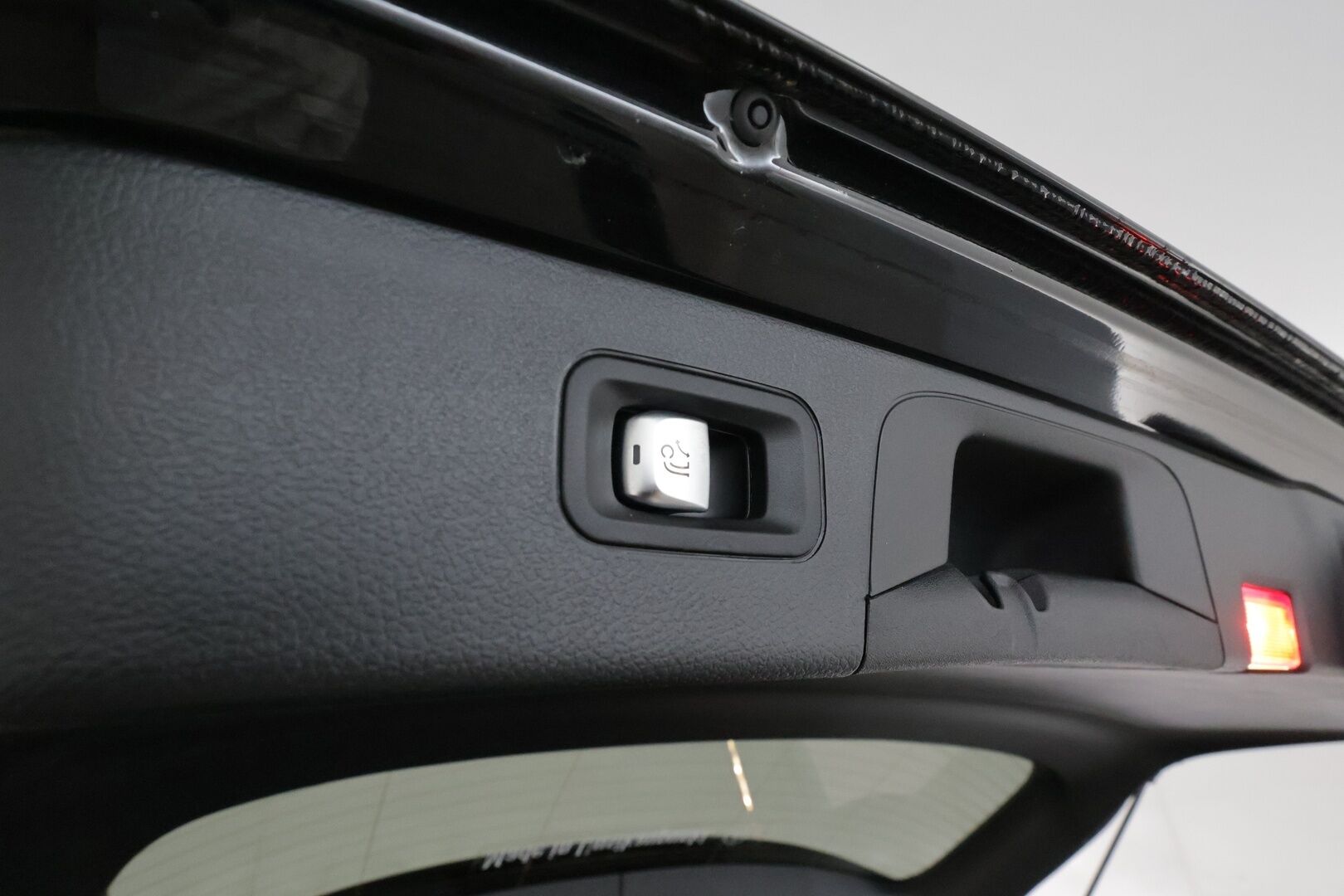 Mercedes-Benz GLC 2022 300 de 4MATIC A Business AMG ** Panorama / 360° Kamera / Adapt.Vakkari / Sporttipenkit Muistilla / LED-valot / Koukku ** - 3,99 % KORKOTARJOUS TÄHÄN AUTOON - 1.Om Suomi-auto / 2x Latauskaapelit / Kahdet Renkaat / Akku Kuntotarkistettu!
