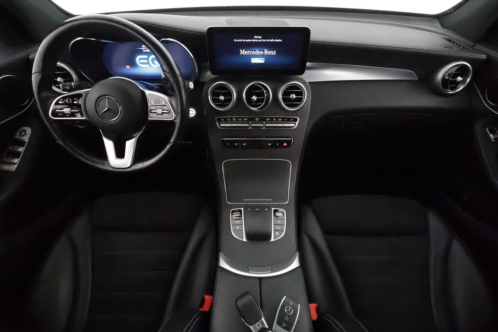 Mercedes-Benz GLC 2022 300 de 4MATIC A Business AMG ** Panorama / 360° Kamera / Adapt.Vakkari / Sporttipenkit Muistilla / LED-valot / Koukku ** - 3,99 % KORKOTARJOUS TÄHÄN AUTOON - 1.Om Suomi-auto / 2x Latauskaapelit / Kahdet Renkaat / Akku Kuntotarkistettu!