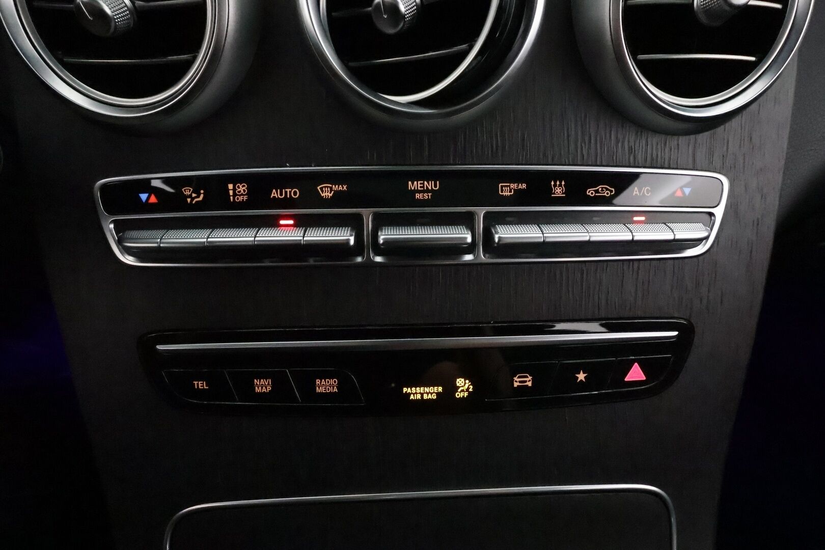 Mercedes-Benz GLC 2022 300 de 4MATIC A Business AMG ** Panorama / 360° Kamera / Adapt.Vakkari / Sporttipenkit Muistilla / LED-valot / Koukku ** - 3,99 % KORKOTARJOUS TÄHÄN AUTOON - 1.Om Suomi-auto / 2x Latauskaapelit / Kahdet Renkaat / Akku Kuntotarkistettu!