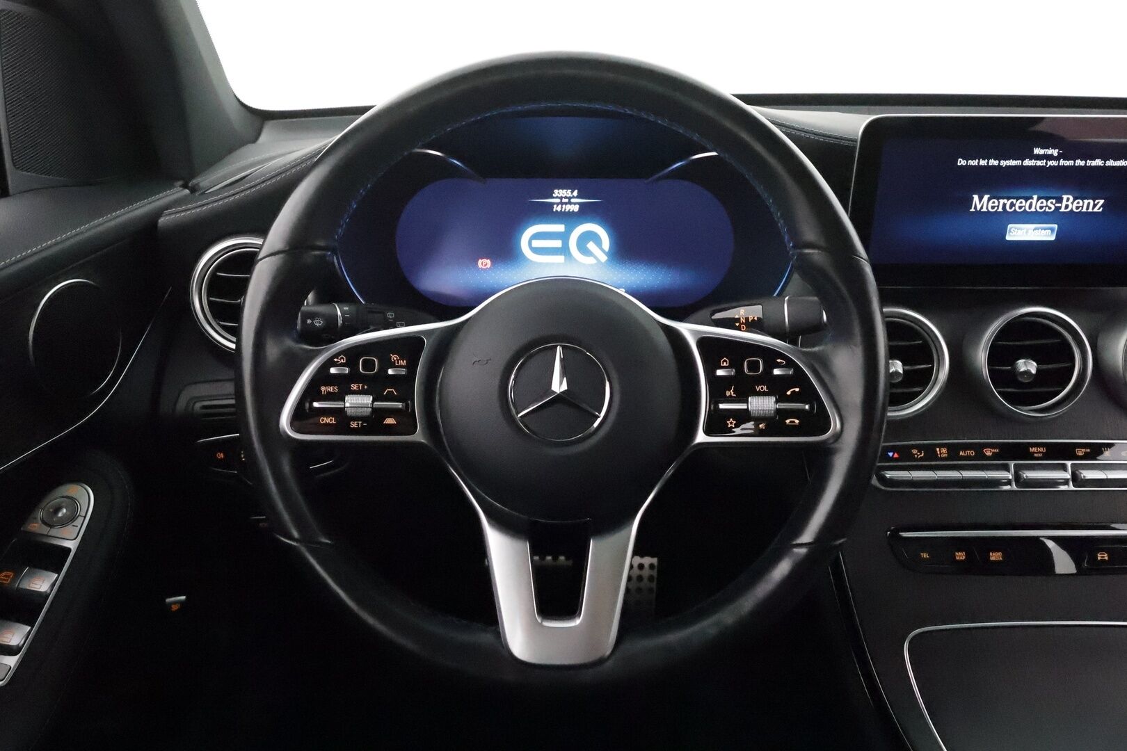Mercedes-Benz GLC 2022 300 de 4MATIC A Business AMG ** Panorama / 360° Kamera / Adapt.Vakkari / Sporttipenkit Muistilla / LED-valot / Koukku ** - 3,99 % KORKOTARJOUS TÄHÄN AUTOON - 1.Om Suomi-auto / 2x Latauskaapelit / Kahdet Renkaat / Akku Kuntotarkistettu!