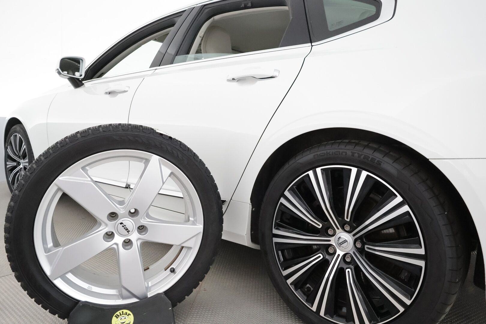 Volvo S90 2022 B5 AWD D-MHEV Business Inscription **Webasto / Koukku / ACC / H&K / Full-LED / P.kamera / Sporttinahat Muistilla** - 1-om Suomi-auto / Kahdet Renkaat - HULLU BLACKWEEK KORKOTARJOUS 2,49%