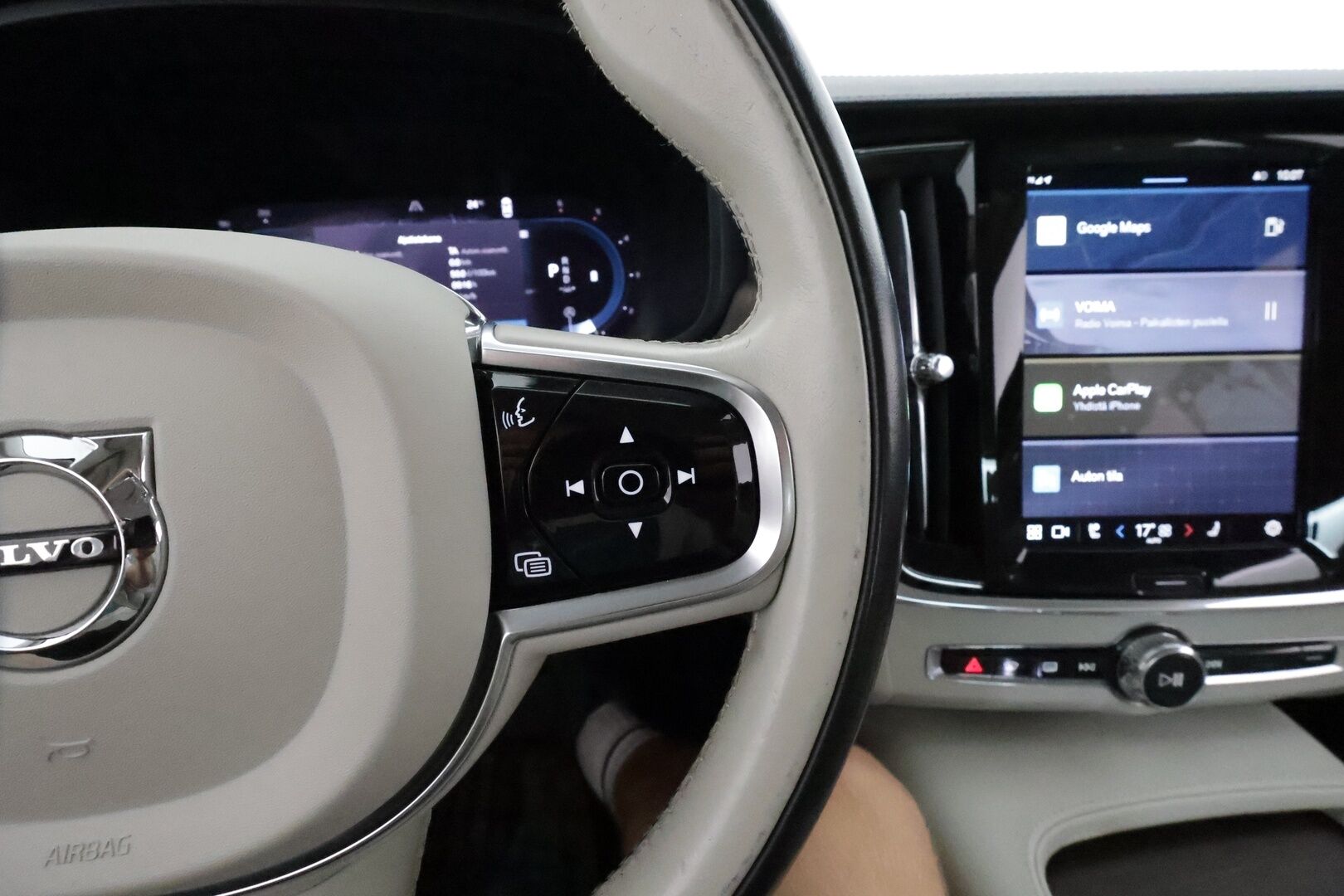 Volvo S90 2022 B5 AWD D-MHEV Business Inscription * ACC / H&K / Webasto / Koukku / Full-LED / P.kamera / Sporttinahat Muistilla* - *1.OM Suomi-auto / 2x Renkaat ja vanteet*