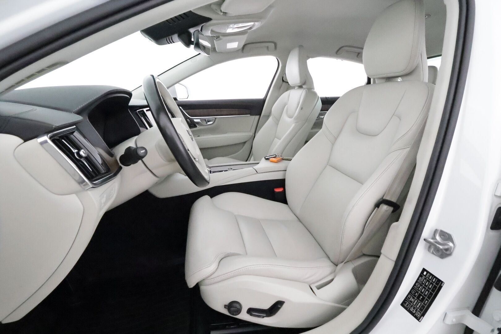 Volvo S90 2022 B5 AWD D-MHEV Business Inscription **Webasto / Koukku / ACC / H&K / Full-LED / P.kamera / Sporttinahat Muistilla** - 1-om Suomi-auto / Kahdet Renkaat - HULLU BLACKWEEK KORKOTARJOUS 2,49%