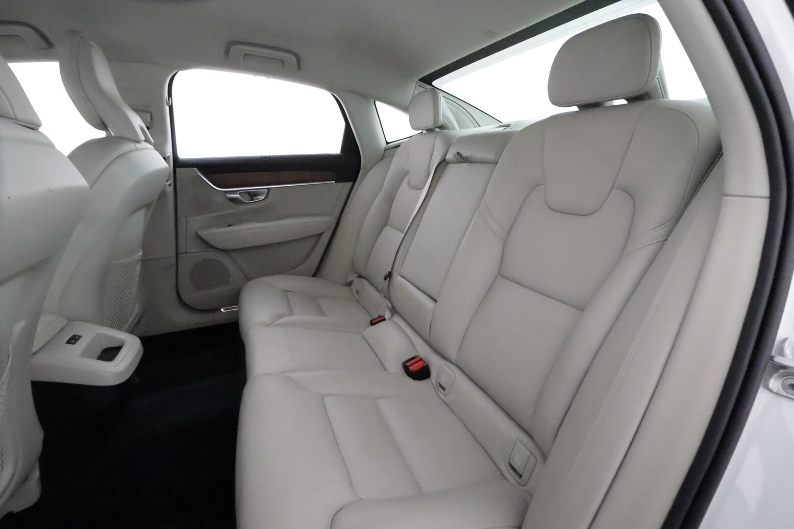 Volvo S90 2022 B5 AWD D-MHEV Business Inscription **Webasto / Koukku / ACC / H&K / Full-LED / P.kamera / Sporttinahat Muistilla** - 1-om Suomi-auto / Kahdet Renkaat - HULLU BLACKWEEK KORKOTARJOUS 2,49%