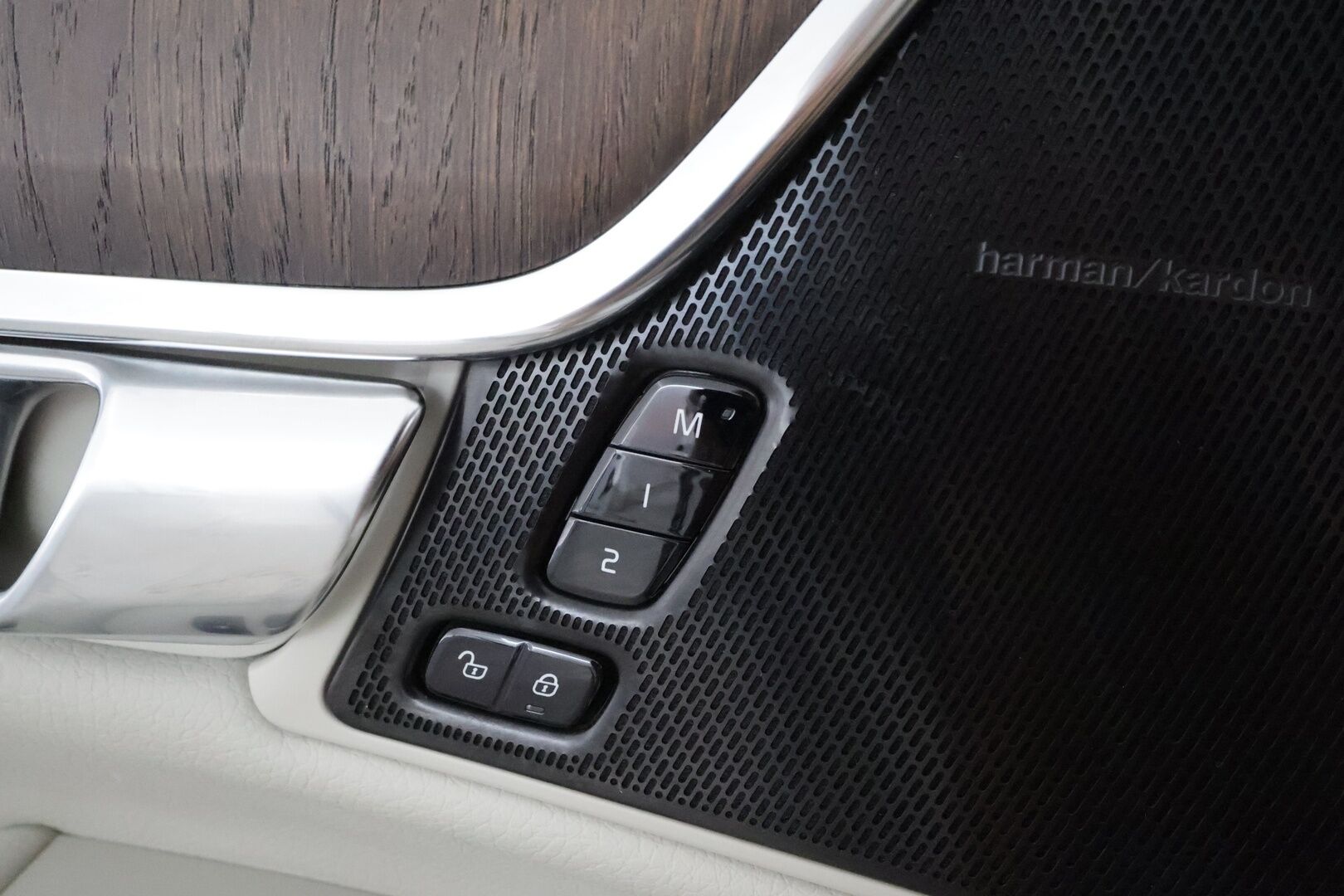 Volvo S90 2022 B5 AWD D-MHEV Business Inscription **Webasto / Koukku / ACC / H&K / Full-LED / P.kamera / Sporttinahat Muistilla** - 1-om Suomi-auto / Kahdet Renkaat