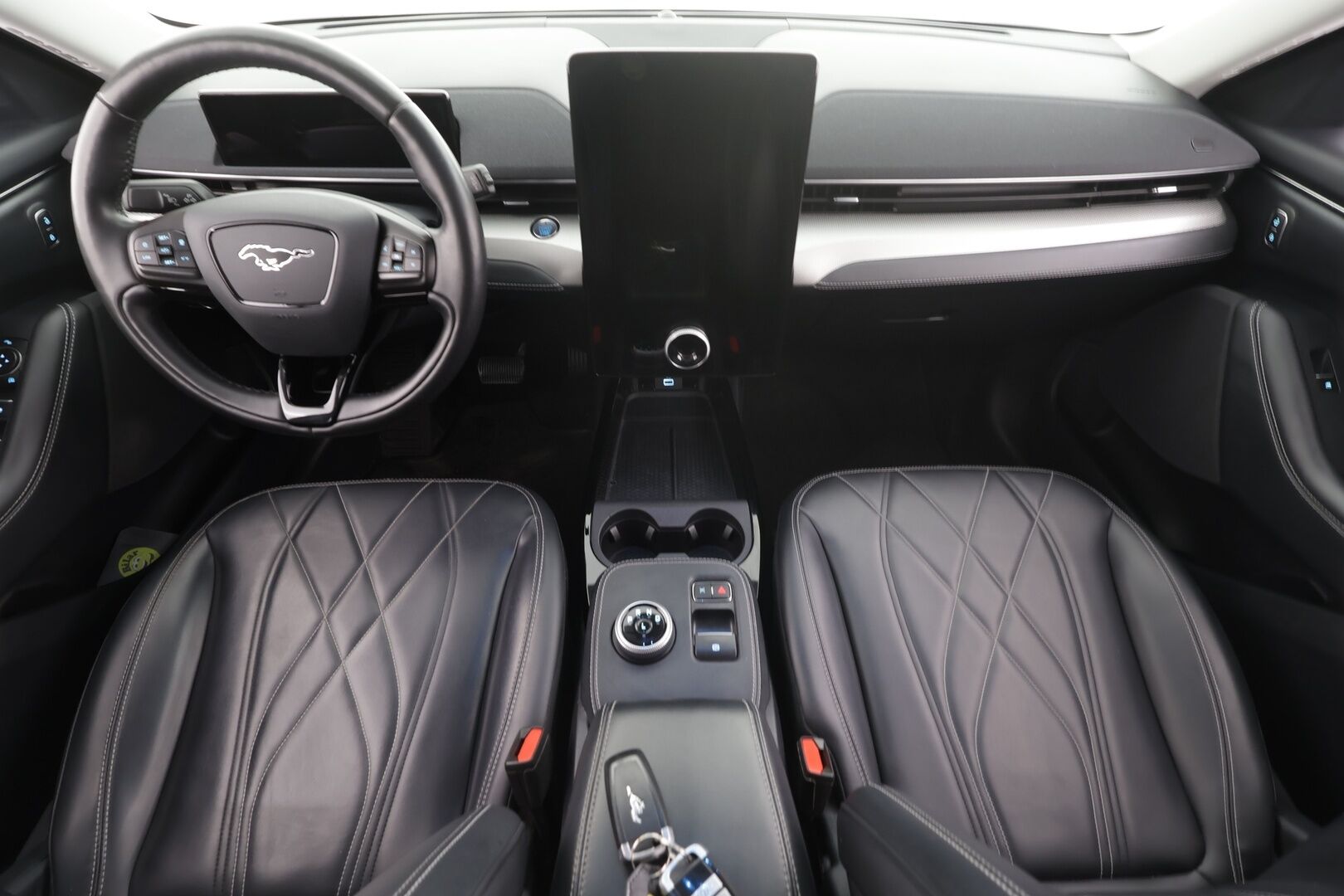 Ford Mustang Mach-E 2022 75kWh A1 RWD * ACC / LED / P.kamera / Nahkaverhoilu / Kaistavahti / Navi / Koukku * - 1-om Suomi-auto / Kahdet renkaat aluvanteilla - HULLUT AVAJAISHULINAT KORKOTARJOUS 3,29 %