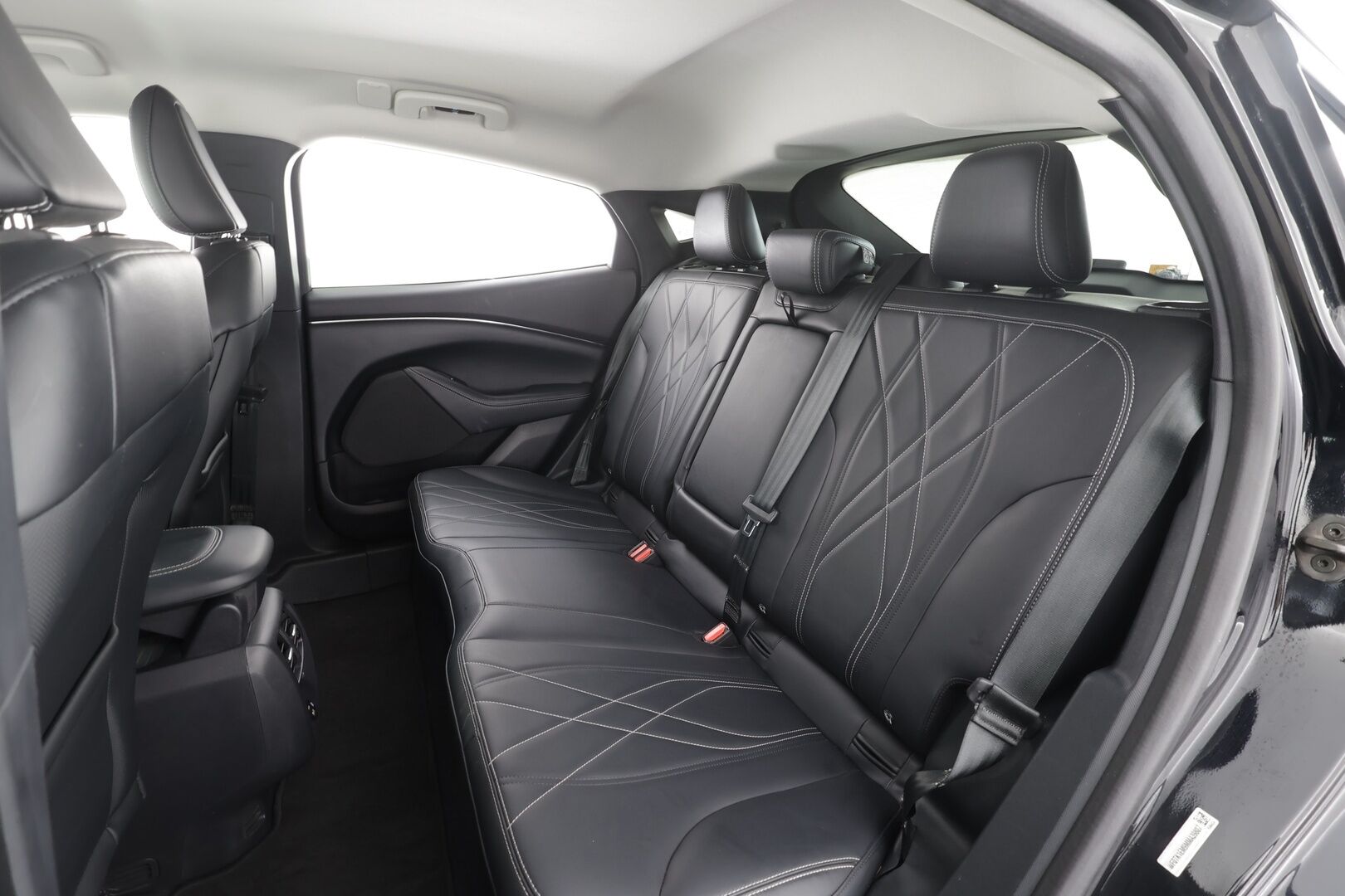 Ford Mustang Mach-E 2022 75kWh A1 RWD * ACC / LED / P.kamera / Nahkaverhoilu / Kaistavahti / Navi / Koukku * - 1-om Suomi-auto / Kahdet renkaat aluvanteilla - HULLUT AVAJAISHULINAT KORKOTARJOUS 3,29 %