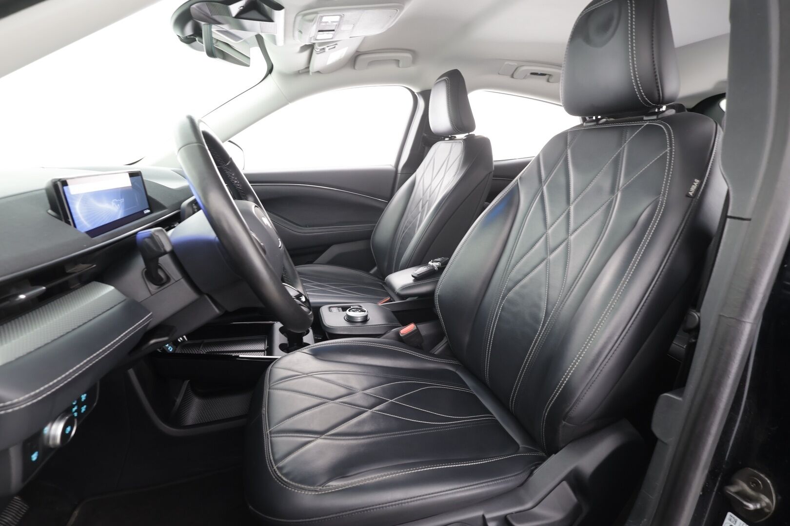 Ford Mustang Mach-E 2022 75kWh A1 RWD * ACC / LED / P.kamera / Nahkaverhoilu / Kaistavahti / Navi / Koukku * - 1-om Suomi-auto / Kahdet renkaat aluvanteilla - HULLUT AVAJAISHULINAT KORKOTARJOUS 3,29 %