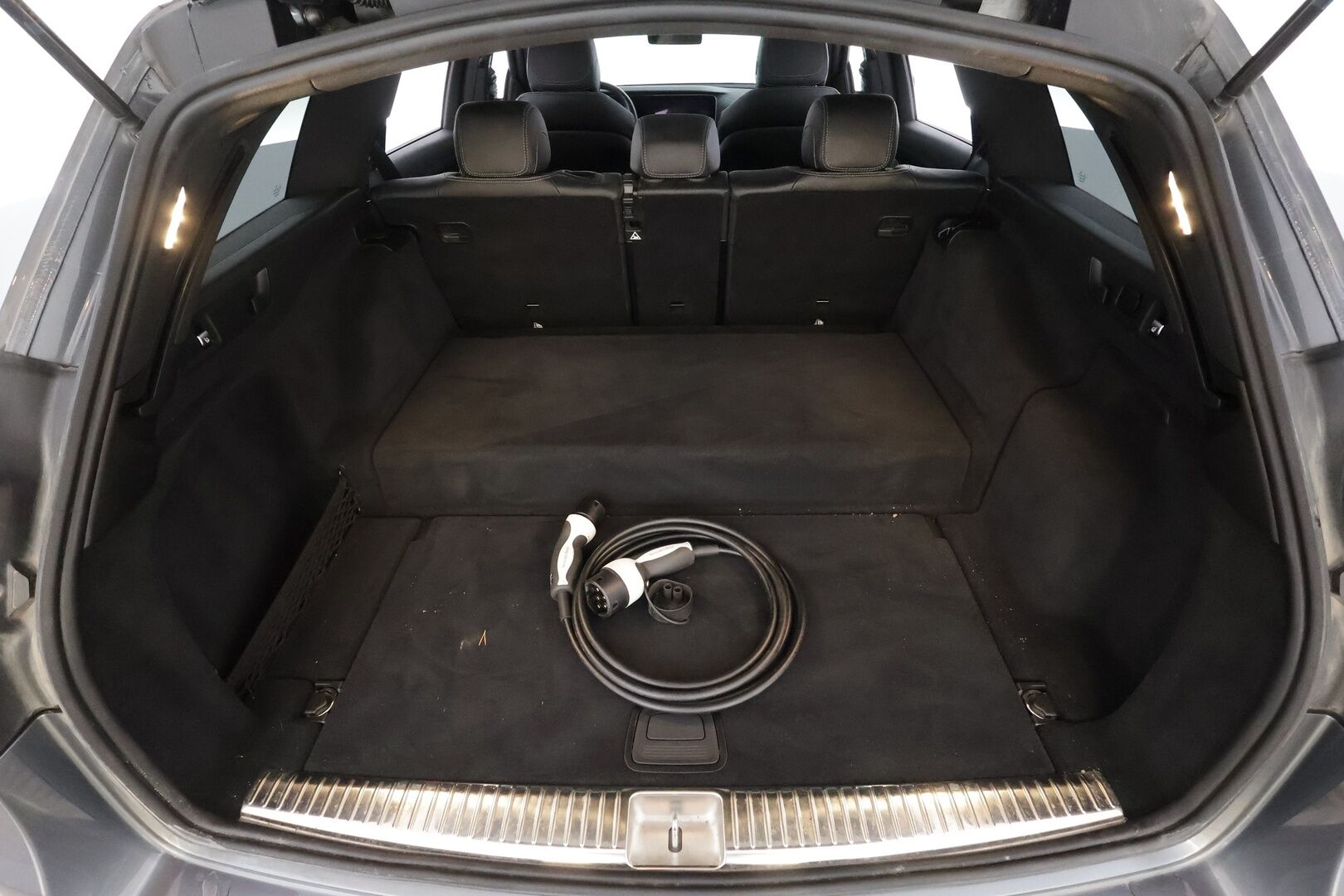 Mercedes-Benz E 2022 300 de 4MATIC T A AMG *Distronic+ / Comfort-penkit Muistilla / Burmester / 360° / Panorama / Koukku / Navi / Keyless* - Akku kuntotarkastettu / Suomi-auto / Kahdet vanteet / AMG / Night paketti