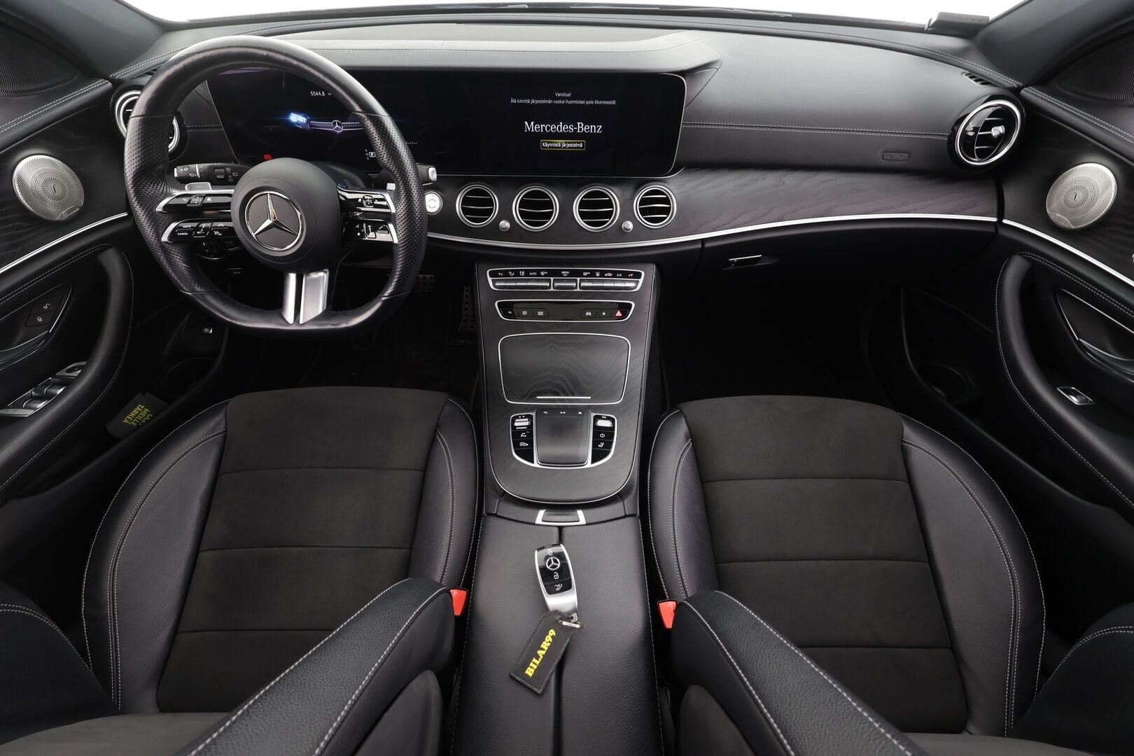 Mercedes-Benz E 2022 300 de 4MATIC T A AMG *Distronic+ / Comfort-penkit Muistilla / Burmester / 360° / Panorama / Koukku / Navi / Keyless* - Akku kuntotarkastettu / Suomi-auto / Kahdet vanteet / AMG / Night paketti