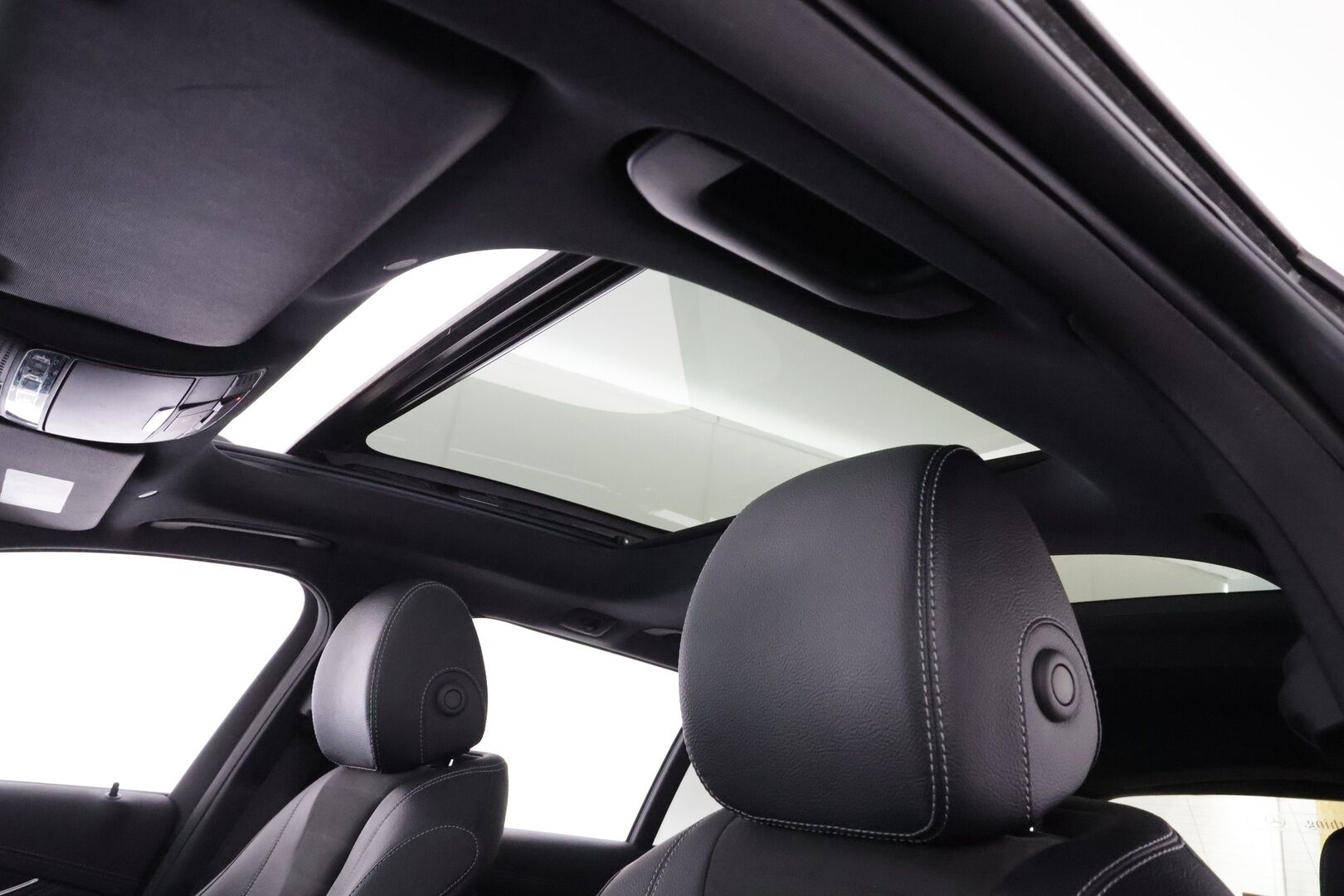 Mercedes-Benz E 2022 300 de 4MATIC T A AMG *Distronic+ / Comfort-penkit Muistilla / Burmester / 360° / Panorama / Koukku / Navi / Keyless* - Akku kuntotarkastettu / Suomi-auto / Kahdet vanteet / AMG / Night paketti - HULLUT AVAJAISHULINAT KORKOTARJOUS 3,29 %