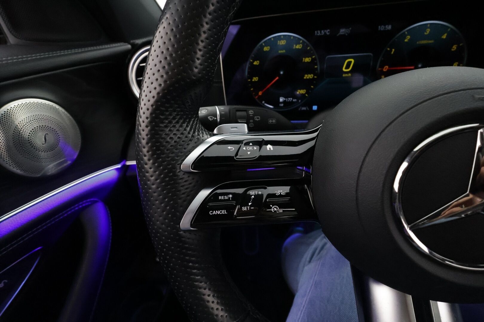 Mercedes-Benz E 2022 300 de 4MATIC T A AMG *Distronic+ / Comfort-penkit Muistilla / Burmester / 360° / Panorama / Koukku / Navi / Keyless* - KATSO MIHIN HINTAAN AMG! / Akku kuntotarkastettu / Suomi-auto / Kahdet vanteet / Night paketti - HULLUT AVAJAISHULINAT KORKOTARJOUS 3,29 %