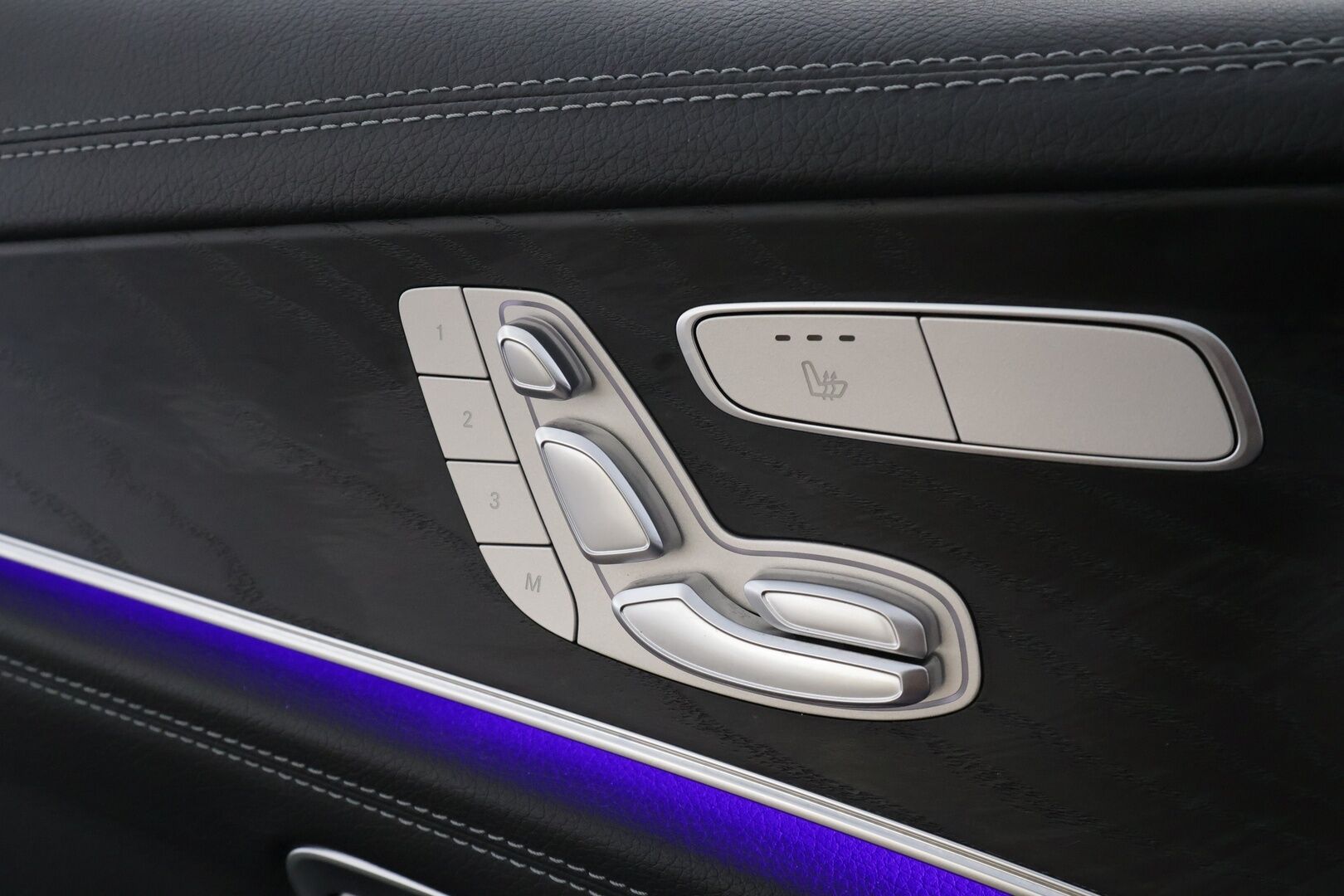 Mercedes-Benz E 2022 300 de 4MATIC T A AMG *Distronic+ / Comfort-penkit Muistilla / Burmester / 360° / Panorama / Koukku / Navi / Keyless* - Akku kuntotarkastettu / Suomi-auto / Kahdet vanteet / AMG / Night paketti - HULLUT AVAJAISHULINAT KORKOTARJOUS 3,29 %