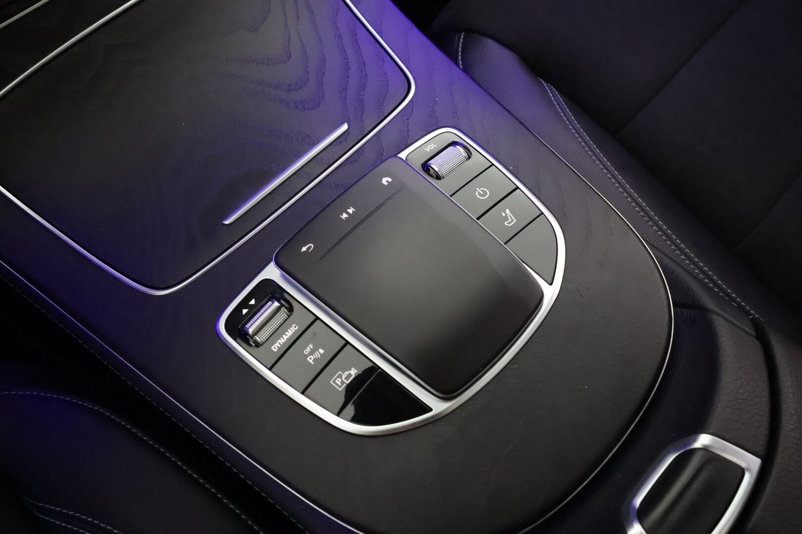 Mercedes-Benz E 2022 300 de 4MATIC T A AMG *Distronic+ / Comfort-penkit Muistilla / Burmester / 360° / Panorama / Koukku / Navi / Keyless* - KATSO MIHIN HINTAAN AMG! / Akku kuntotarkastettu / Suomi-auto / Kahdet vanteet / Night paketti - HULLUT AVAJAISHULINAT KORKOTARJOUS 3,29 %