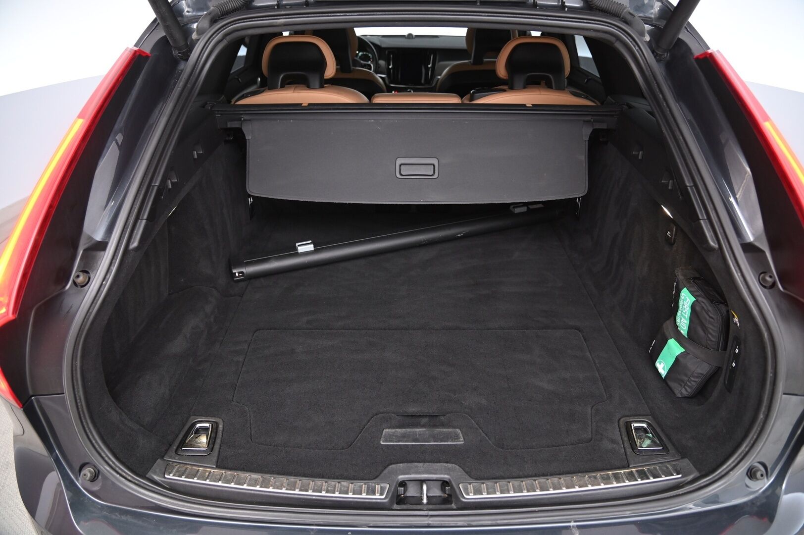 Volvo V90 2017 D5 AWD Inscription aut - | Bowers&Wilkins | Panorama | ACC | Ilmastoidut penkit | Vetokoukku | HUD | Webasto | Ei-adblue | LED | 2x renkaat&vanteet | 