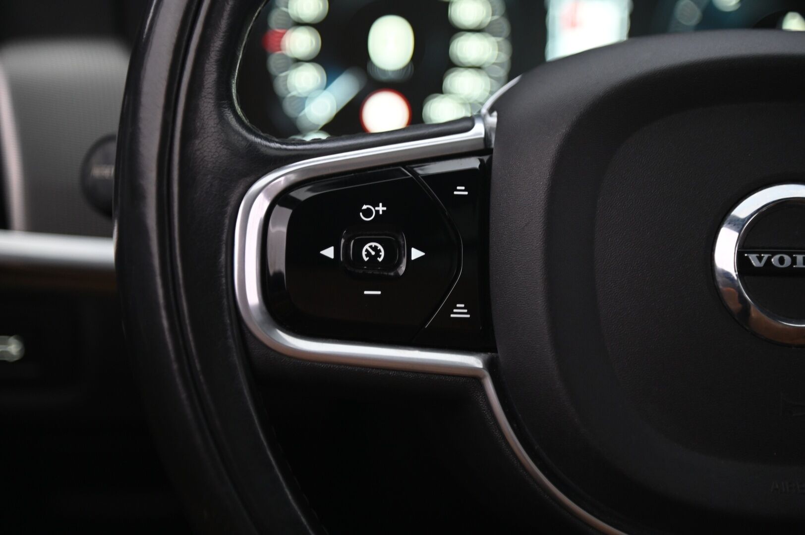 Volvo V90 2017 D5 AWD Inscription aut - | Bowers&Wilkins | Panorama | ACC | Ilmastoidut penkit | Vetokoukku | HUD | Webasto | Ei-adblue | LED | 2x renkaat&vanteet | 