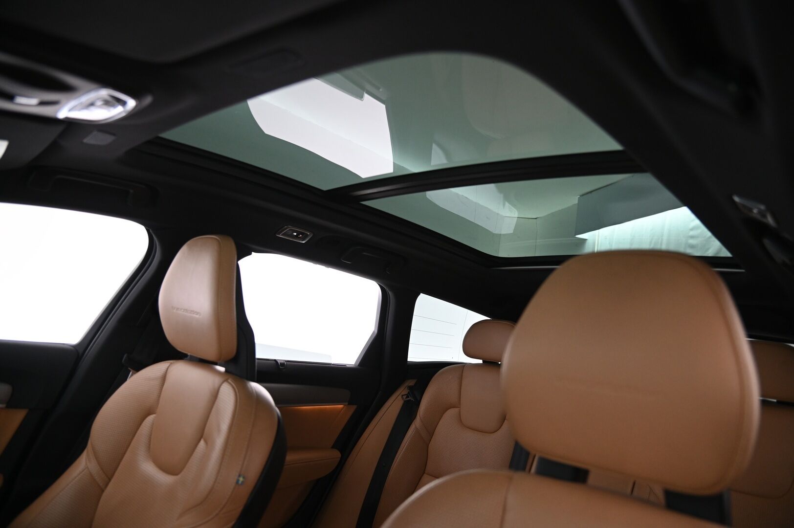 Volvo V90 2017 D5 AWD Inscription aut - | Bowers&Wilkins | Panorama | ACC | Ilmastoidut penkit | Vetokoukku | HUD | Webasto | Ei-adblue | LED | 2x renkaat&vanteet | 