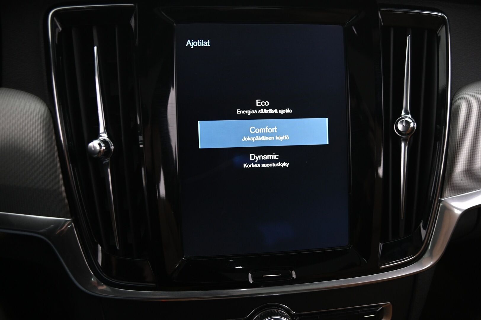 Volvo V90 2017 D5 AWD Inscription aut - | Bowers&Wilkins | Panorama | ACC | Ilmastoidut penkit | Vetokoukku | HUD | Webasto | Ei-adblue | LED | 2x renkaat&vanteet | 