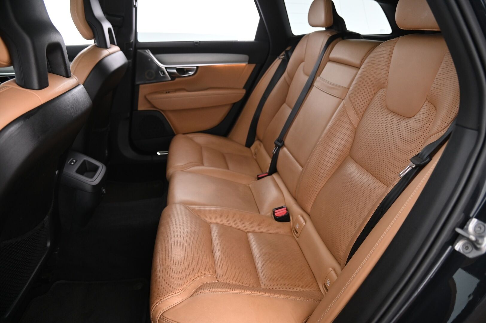 Volvo V90 2017 D5 AWD Inscription aut - | Bowers&Wilkins | Panorama | ACC | Ilmastoidut penkit | Vetokoukku | HUD | Webasto | Ei-adblue | LED | 2x renkaat&vanteet | 