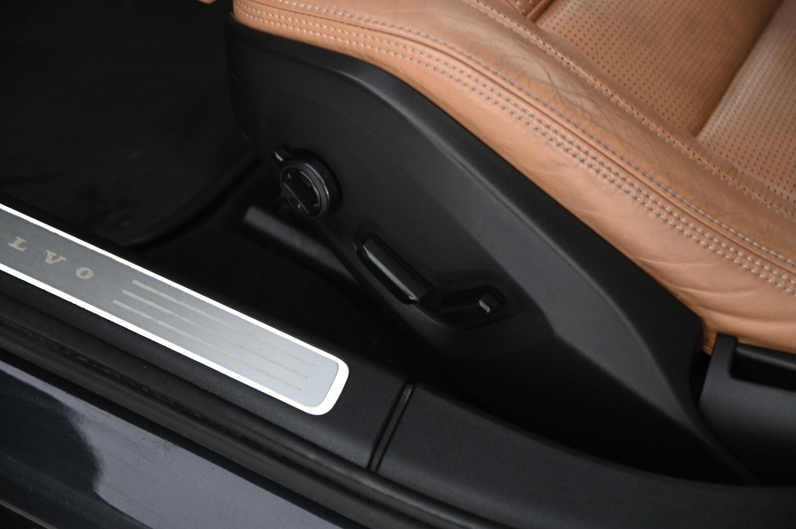 Volvo V90 2017 D5 AWD Inscription aut - | Bowers&Wilkins | Panorama | ACC | Ilmastoidut penkit | Vetokoukku | HUD | Webasto | Ei-adblue | LED | 2x renkaat&vanteet | 