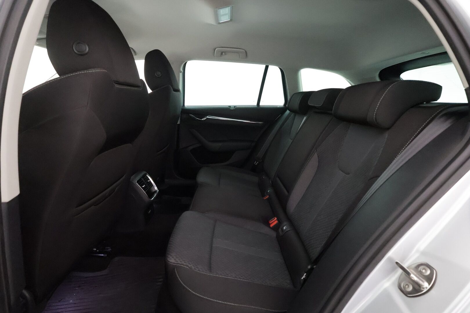 Skoda Octavia 2021 Combi 1,0 TSI Style eTEC DSG Autom. - | Webasto | ACC | Matrix-LED | P.Kamera | Kaistavahti | Navi | Keyless | Ratinlämmitys | Suomi-auto | Kahdet renkaat |