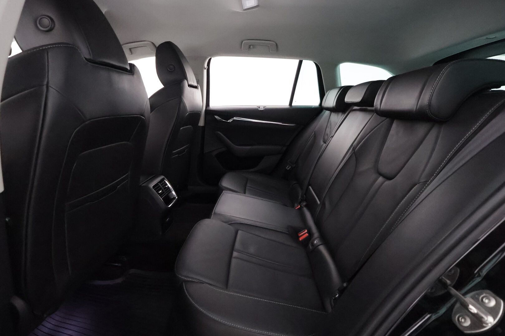 Skoda Octavia 2022 Combi 2.0 TDI 150 4x4 Style DSG Autom. - 1.Om Suomi-auto / Ilmastoidut&Hierovat muistipenkit / Canton / Webasto / Matrix-LED / Adapt. Vakkari / KeylessGo 